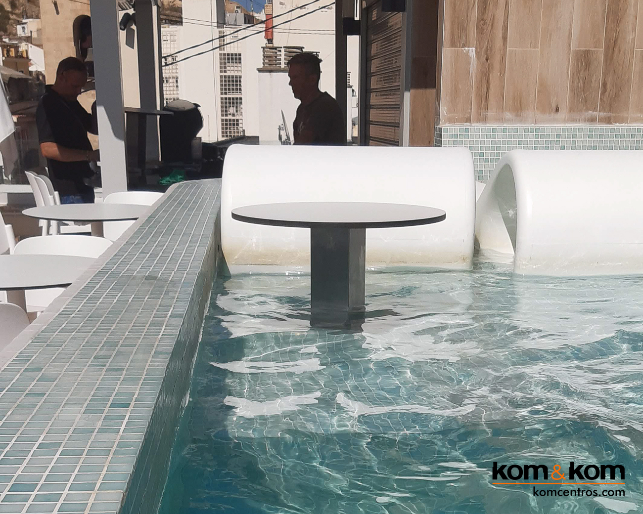 Highbar: Terraza Chill Out en la Azotea del hotel Odissey Room en el centro de Alicante. Proyecto Integral de Kom&Kom